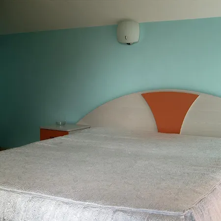 Kamelia Hotel 2*
