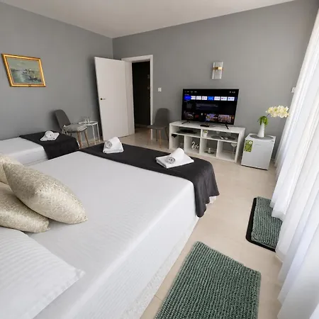 Hotel Kamelia 2*